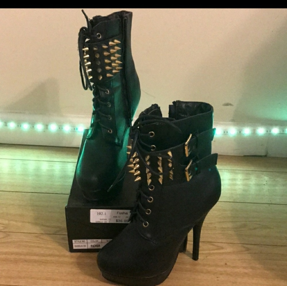 Spiked ankle boots